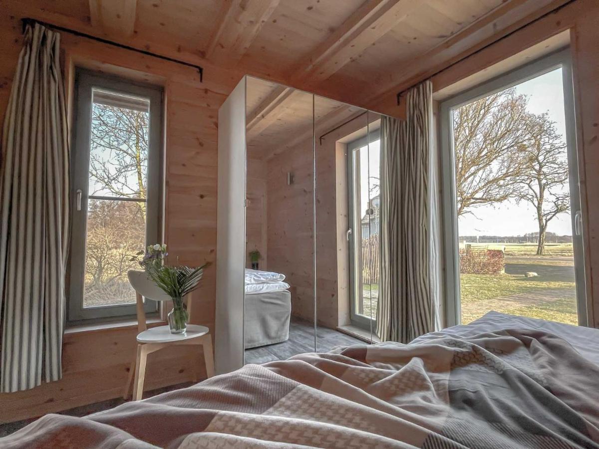 Traumhaff Kuestenchalets - Einzigartige Chalets An Der Ostsee. Ganz Aus Laerchenholz Mit Kamin Und Sauna Vogelsang-Warsin Zewnętrze zdjęcie