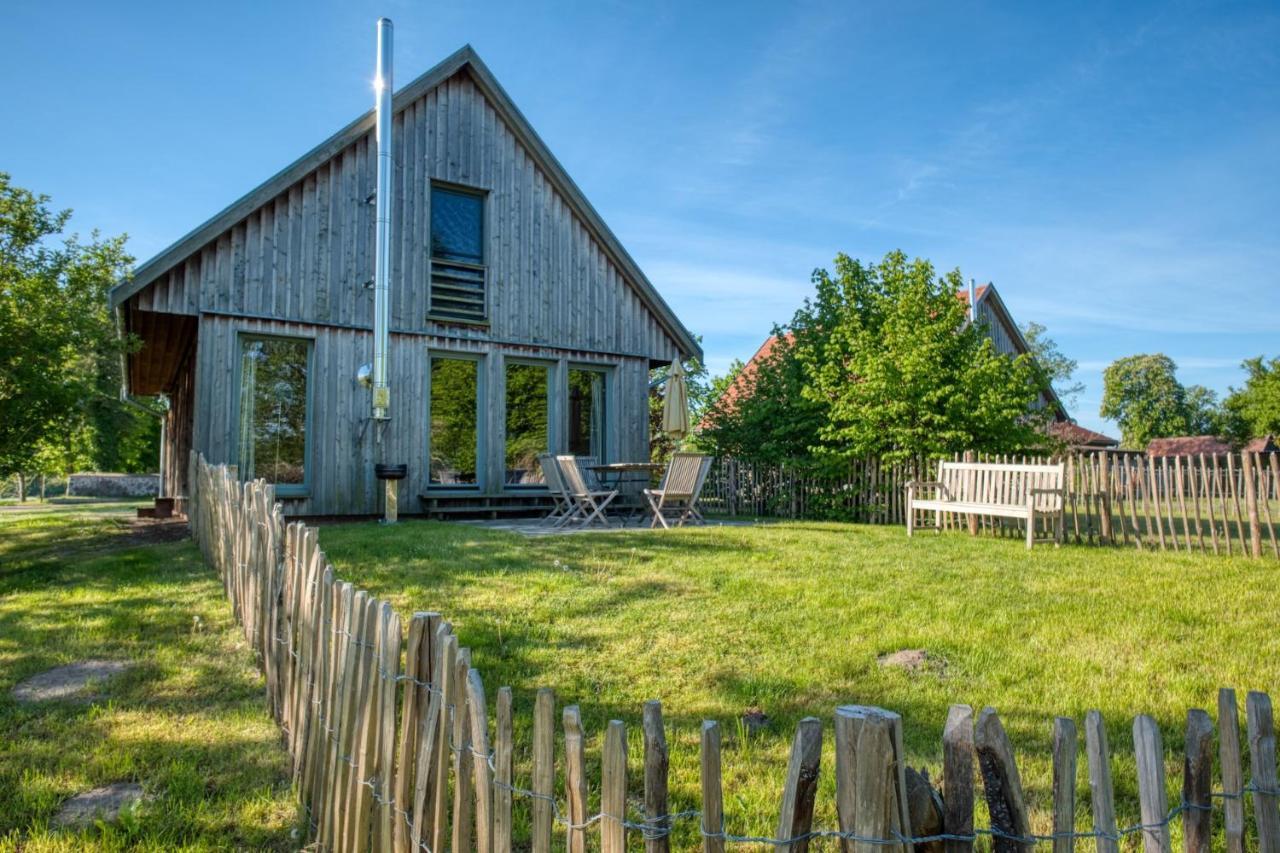 Traumhaff Kuestenchalets - Einzigartige Chalets An Der Ostsee. Ganz Aus Laerchenholz Mit Kamin Und Sauna Vogelsang-Warsin Zewnętrze zdjęcie