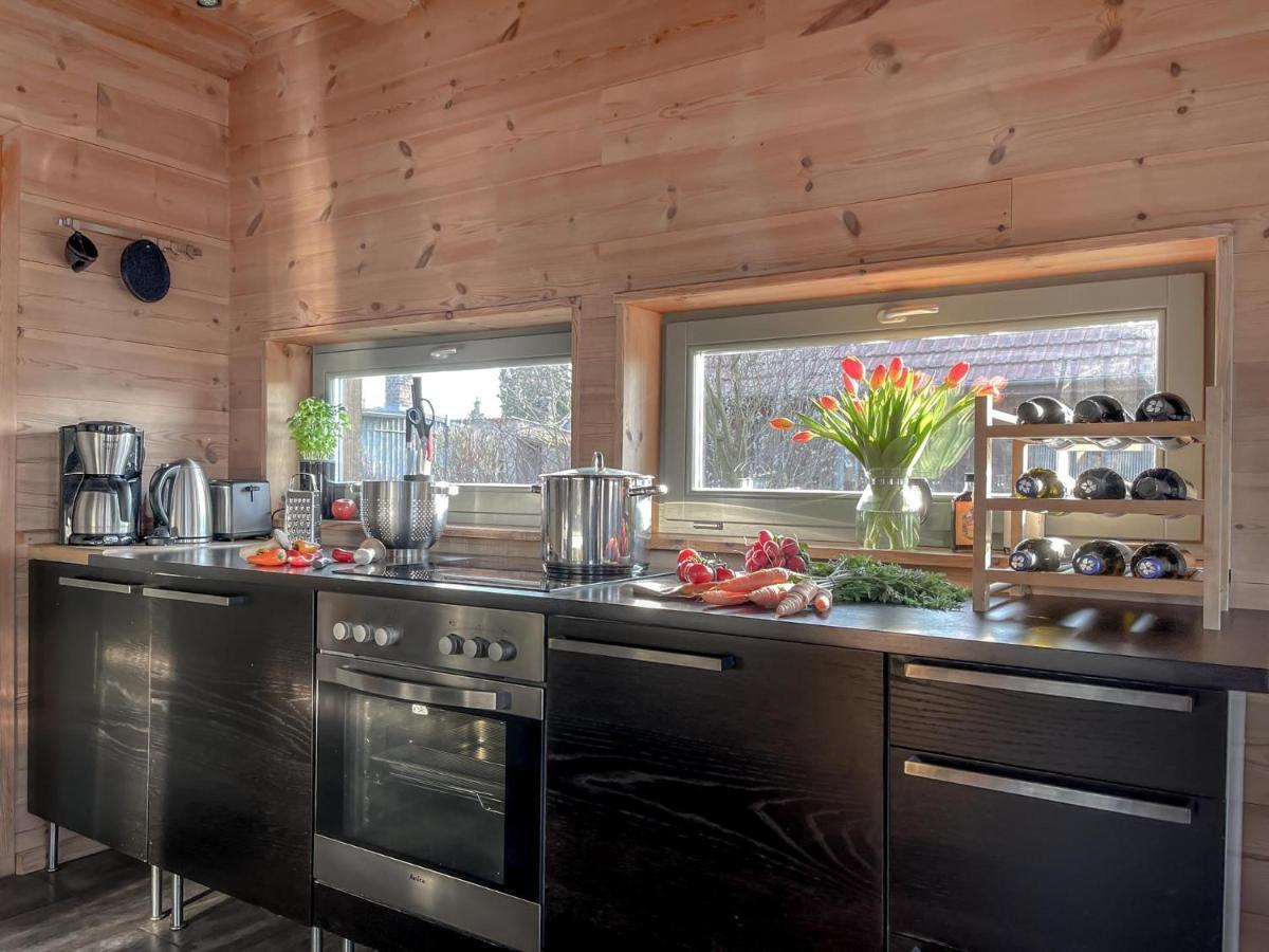 Traumhaff Kuestenchalets - Einzigartige Chalets An Der Ostsee. Ganz Aus Laerchenholz Mit Kamin Und Sauna Vogelsang-Warsin Zewnętrze zdjęcie