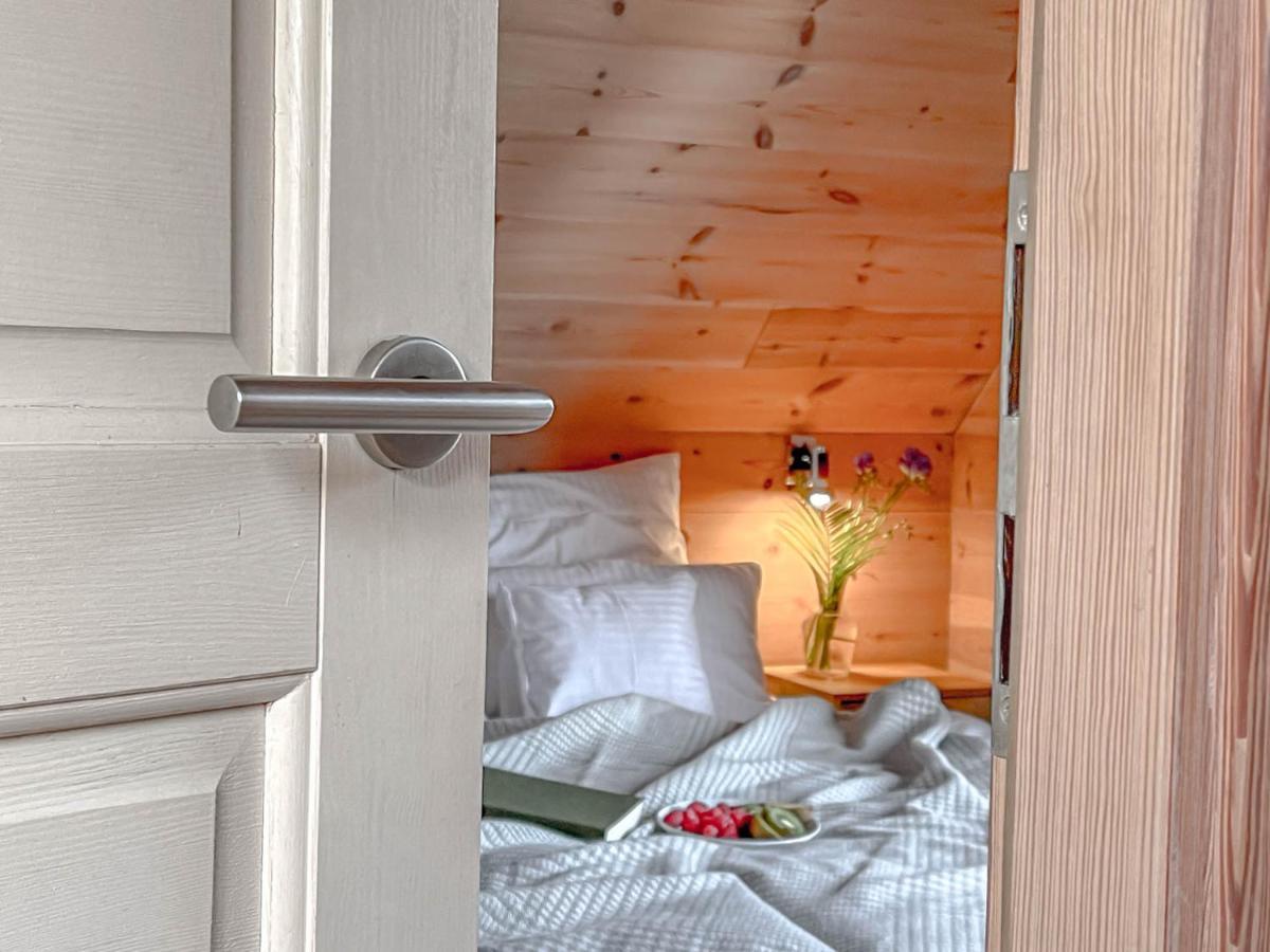 Traumhaff Kuestenchalets - Einzigartige Chalets An Der Ostsee. Ganz Aus Laerchenholz Mit Kamin Und Sauna Vogelsang-Warsin Zewnętrze zdjęcie